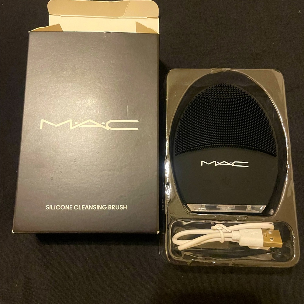 MAC silicone cleansing brush